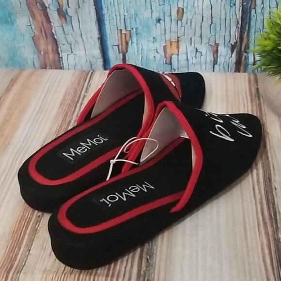 Memoi Bite Me Closed Toe Slippers - Picture 8 of 11